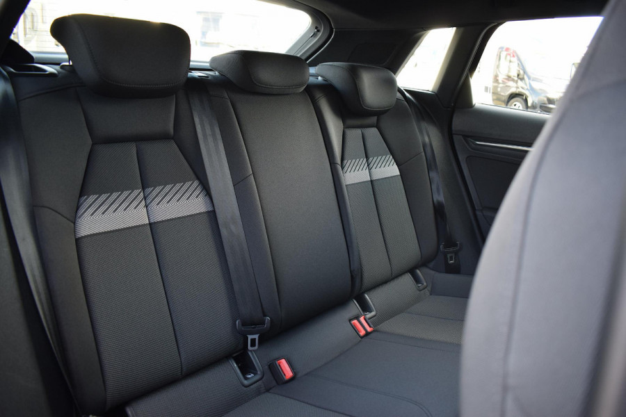Audi A3 Sportback 40 TFSI e Business edition | Sportstoelen | Stoelverw. | Adapt. cruise