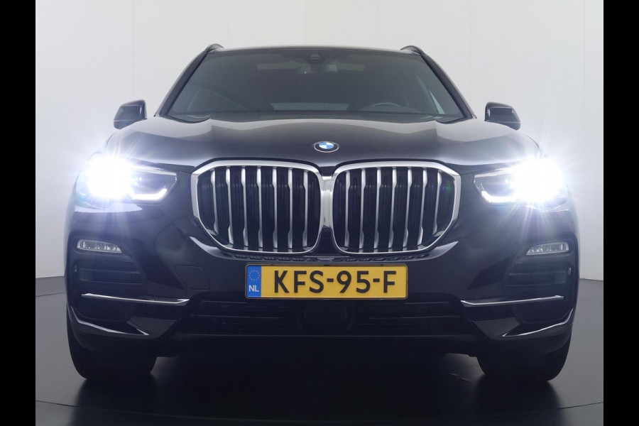 BMW X5 xDrive45e High Executive VAN: 55.900,- VOOR: 51.877,- UW WKVOORDEEL: 4.023,- | HARMAN KARDON| ELEK. TREKHAAK|ELEK. SCHUIF/ KANTELDAK| ACHTERBANK VERWARMING| HEAD-UP DISPLAY| DODE HOEK SENSOR| CAMERA| ACHTERAS BESTURING