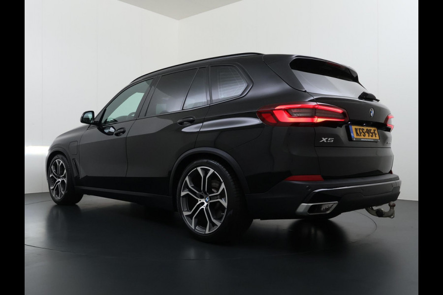 BMW X5 xDrive45e High Executive VAN: 55.900,- VOOR: 51.877,- UW WKVOORDEEL: 4.023,- | HARMAN KARDON| ELEK. TREKHAAK|ELEK. SCHUIF/ KANTELDAK| ACHTERBANK VERWARMING| HEAD-UP DISPLAY| DODE HOEK SENSOR| CAMERA| ACHTERAS BESTURING