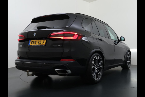 BMW X5 xDrive45e High Executive VAN: 55.900,- VOOR: 51.877,- UW WKVOORDEEL: 4.023,- | HARMAN KARDON| ELEK. TREKHAAK|ELEK. SCHUIF/ KANTELDAK| ACHTERBANK VERWARMING| HEAD-UP DISPLAY| DODE HOEK SENSOR| CAMERA| ACHTERAS BESTURING