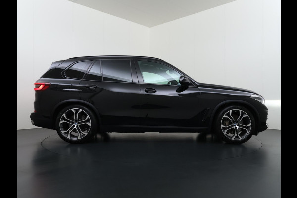 BMW X5 xDrive45e High Executive VAN: 55.900,- VOOR: 51.877,- UW WKVOORDEEL: 4.023,- | HARMAN KARDON| ELEK. TREKHAAK|ELEK. SCHUIF/ KANTELDAK| ACHTERBANK VERWARMING| HEAD-UP DISPLAY| DODE HOEK SENSOR| CAMERA| ACHTERAS BESTURING
