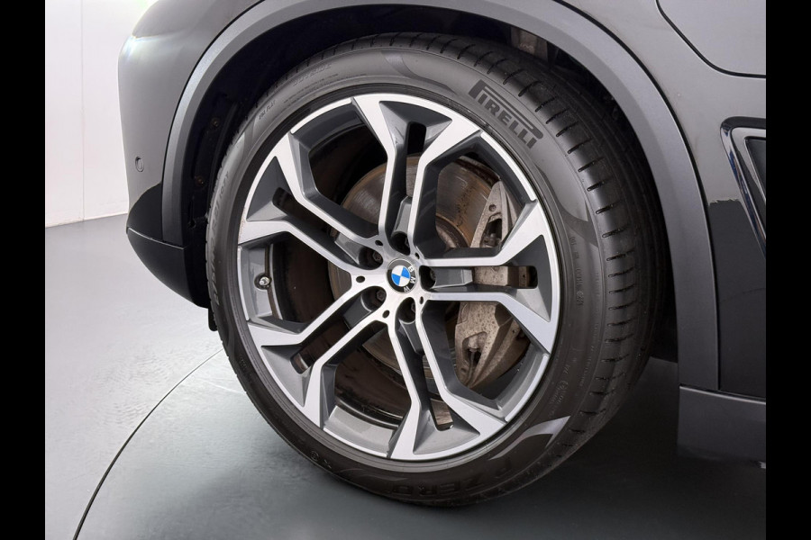 BMW X5 xDrive45e High Executive VAN: 55.900,- VOOR: 51.877,- UW WKVOORDEEL: 4.023,- | HARMAN KARDON| ELEK. TREKHAAK|ELEK. SCHUIF/ KANTELDAK| ACHTERBANK VERWARMING| HEAD-UP DISPLAY| DODE HOEK SENSOR| CAMERA| ACHTERAS BESTURING