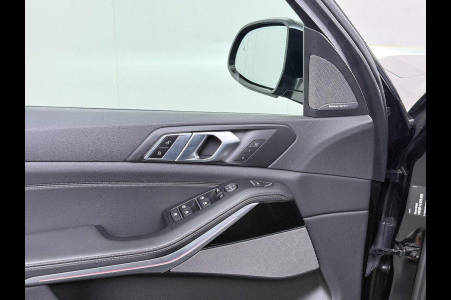 BMW X5 xDrive45e High Executive VAN: 55.900,- VOOR: 51.877,- UW WKVOORDEEL: 4.023,- | HARMAN KARDON| ELEK. TREKHAAK|ELEK. SCHUIF/ KANTELDAK| ACHTERBANK VERWARMING| HEAD-UP DISPLAY| DODE HOEK SENSOR| CAMERA| ACHTERAS BESTURING