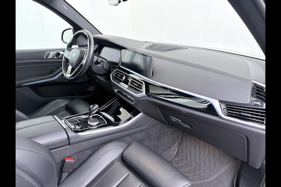 BMW X5 xDrive45e High Executive VAN: 55.900,- VOOR: 51.877,- UW WKVOORDEEL: 4.023,- | HARMAN KARDON| ELEK. TREKHAAK|ELEK. SCHUIF/ KANTELDAK| ACHTERBANK VERWARMING| HEAD-UP DISPLAY| DODE HOEK SENSOR| CAMERA| ACHTERAS BESTURING