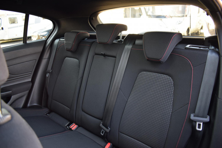Ford Focus 1.0 EcoBoost Hybrid ST Line X | Pano | Stuur- en Stoelverw. | Sportstoelen
