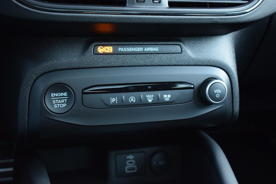 Ford Focus 1.0 EcoBoost Hybrid ST Line X | Pano | Stuur- en Stoelverw. | Sportstoelen