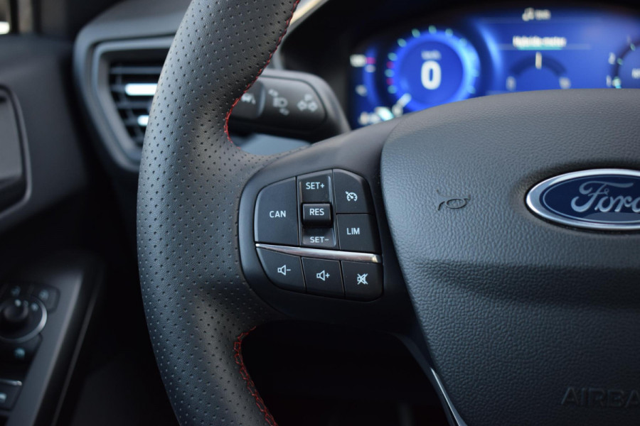 Ford Focus 1.0 EcoBoost Hybrid ST Line X | Pano | Stuur- en Stoelverw. | Sportstoelen