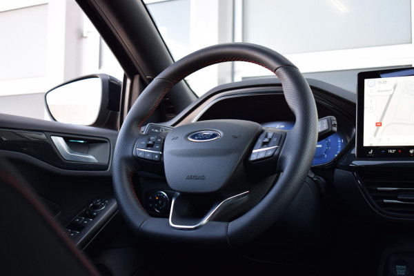 Ford Focus 1.0 EcoBoost Hybrid ST Line X | Pano | Stuur- en Stoelverw. | Sportstoelen