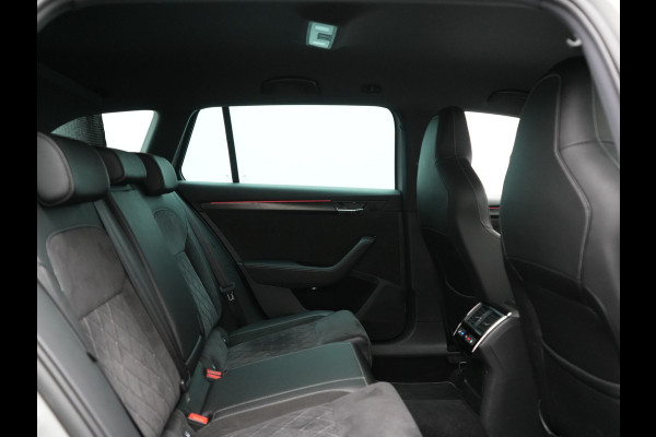 Škoda Superb Combi 1.4 TSI iV Sportline Business PHEV 218pk Dealer O.H. | Trekhaak Af Fabriek | Adaptive Cruise | 360 Camera | Canton Audio | Alcantara Sportstoelen Memory & Verwarmd | Sfeerverlichting | Stuur Verwarmd | Blis | Keyless | Apple Carplay | DAB | Plug In Hybrid |