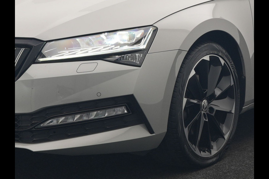Škoda Superb Combi 1.4 TSI iV Sportline Business PHEV 218pk Dealer O.H. | Trekhaak Af Fabriek | Adaptive Cruise | 360 Camera | Canton Audio | Alcantara Sportstoelen Memory & Verwarmd | Sfeerverlichting | Stuur Verwarmd | Blis | Keyless | Apple Carplay | DAB | Plug In Hybrid |