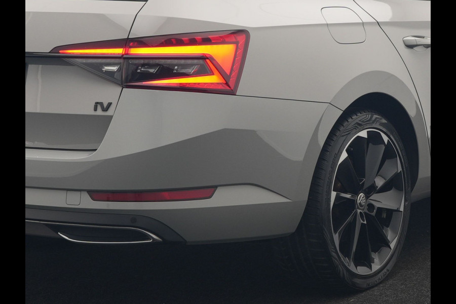 Škoda Superb Combi 1.4 TSI iV Sportline Business PHEV 218pk Dealer O.H. | Trekhaak Af Fabriek | Adaptive Cruise | 360 Camera | Canton Audio | Alcantara Sportstoelen Memory & Verwarmd | Sfeerverlichting | Stuur Verwarmd | Blis | Keyless | Apple Carplay | DAB | Plug In Hybrid |