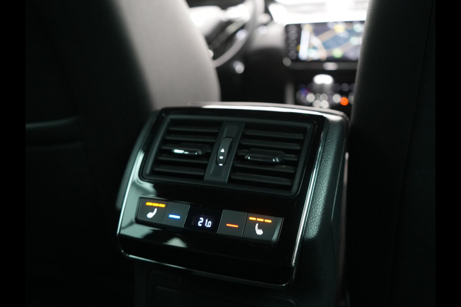 Škoda Superb Combi 1.4 TSI iV Sportline Business PHEV 218pk Dealer O.H. | Trekhaak Af Fabriek | Adaptive Cruise | 360 Camera | Canton Audio | Alcantara Sportstoelen Memory & Verwarmd | Sfeerverlichting | Stuur Verwarmd | Blis | Keyless | Apple Carplay | DAB | Plug In Hybrid |
