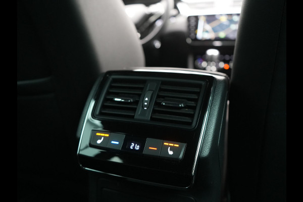 Škoda Superb Combi 1.4 TSI iV Sportline Business PHEV 218pk Dealer O.H. | Trekhaak Af Fabriek | Adaptive Cruise | 360 Camera | Canton Audio | Alcantara Sportstoelen Memory & Verwarmd | Sfeerverlichting | Stuur Verwarmd | Blis | Keyless | Apple Carplay | DAB | Plug In Hybrid |