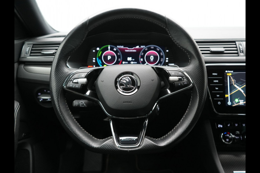 Škoda Superb Combi 1.4 TSI iV Sportline Business PHEV 218pk Dealer O.H. | Trekhaak Af Fabriek | Adaptive Cruise | 360 Camera | Canton Audio | Alcantara Sportstoelen Memory & Verwarmd | Sfeerverlichting | Stuur Verwarmd | Blis | Keyless | Apple Carplay | DAB | Plug In Hybrid |