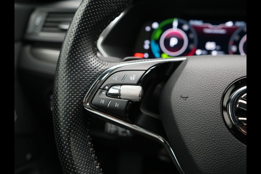 Škoda Superb Combi 1.4 TSI iV Sportline Business PHEV 218pk Dealer O.H. | Trekhaak Af Fabriek | Adaptive Cruise | 360 Camera | Canton Audio | Alcantara Sportstoelen Memory & Verwarmd | Sfeerverlichting | Stuur Verwarmd | Blis | Keyless | Apple Carplay | DAB | Plug In Hybrid |