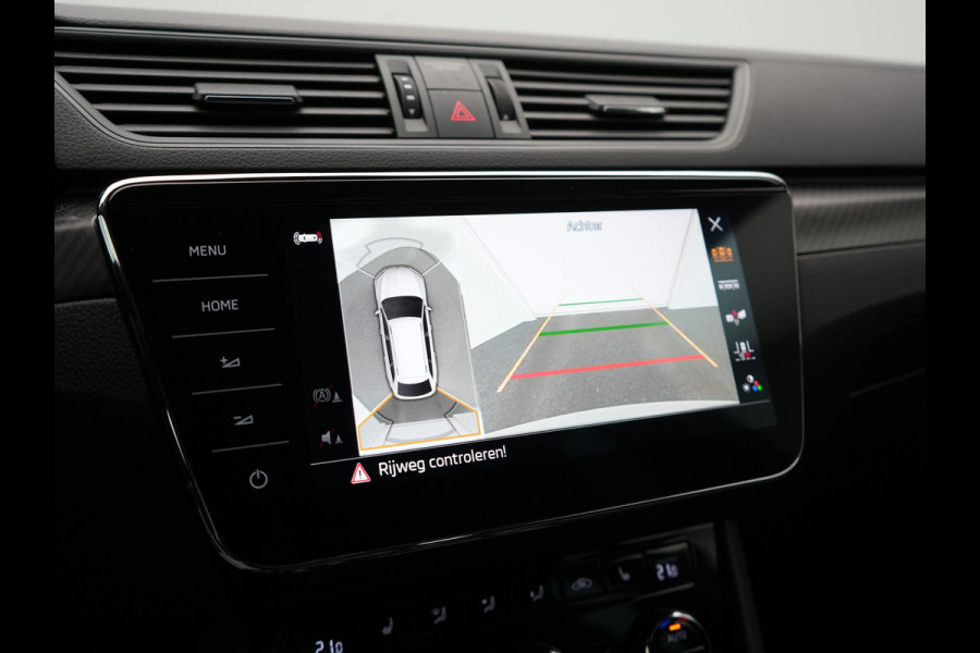 Škoda Superb Combi 1.4 TSI iV Sportline Business PHEV 218pk Dealer O.H. | Trekhaak Af Fabriek | Adaptive Cruise | 360 Camera | Canton Audio | Alcantara Sportstoelen Memory & Verwarmd | Sfeerverlichting | Stuur Verwarmd | Blis | Keyless | Apple Carplay | DAB | Plug In Hybrid |
