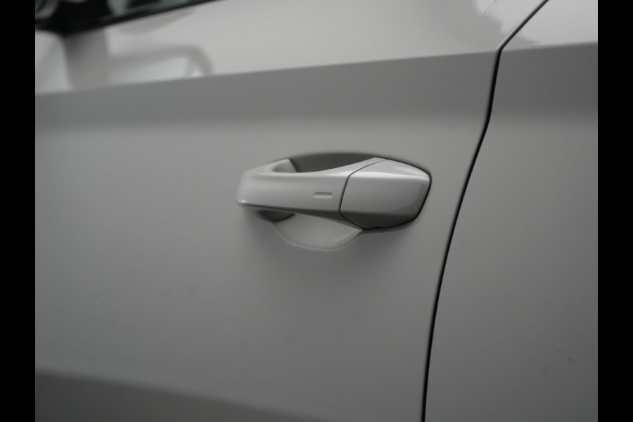 Škoda Superb Combi 1.4 TSI iV Sportline Business PHEV 218pk Dealer O.H. | Trekhaak Af Fabriek | Adaptive Cruise | 360 Camera | Canton Audio | Alcantara Sportstoelen Memory & Verwarmd | Sfeerverlichting | Stuur Verwarmd | Blis | Keyless | Apple Carplay | DAB | Plug In Hybrid |