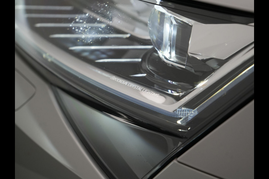 Škoda Superb Combi 1.4 TSI iV Sportline Business PHEV 218pk Dealer O.H. | Trekhaak Af Fabriek | Adaptive Cruise | 360 Camera | Canton Audio | Alcantara Sportstoelen Memory & Verwarmd | Sfeerverlichting | Stuur Verwarmd | Blis | Keyless | Apple Carplay | DAB | Plug In Hybrid |