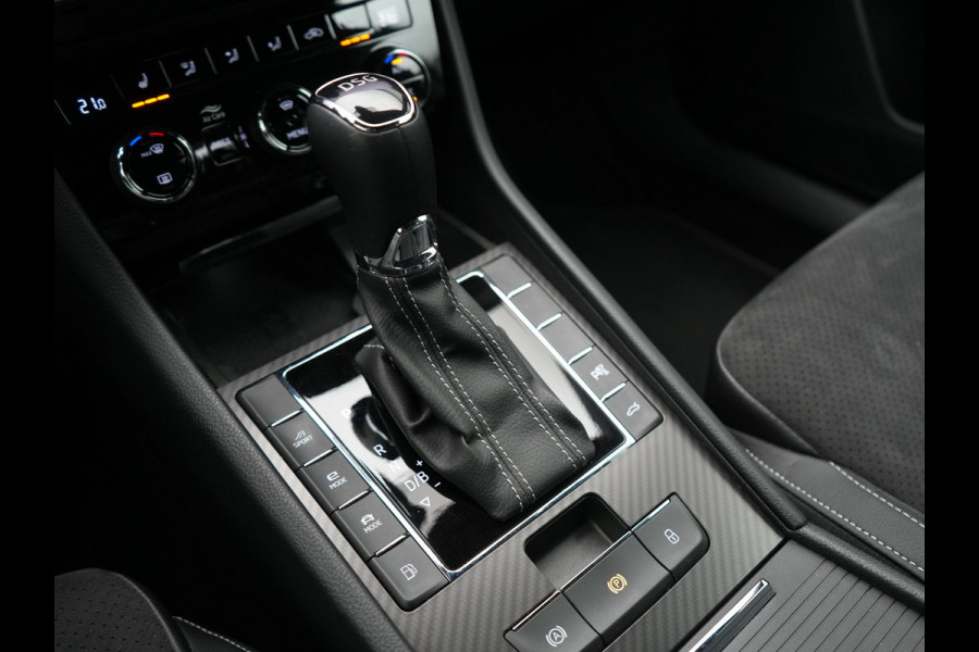 Škoda Superb Combi 1.4 TSI iV Sportline Business PHEV 218pk Dealer O.H. | Trekhaak Af Fabriek | Adaptive Cruise | 360 Camera | Canton Audio | Alcantara Sportstoelen Memory & Verwarmd | Sfeerverlichting | Stuur Verwarmd | Blis | Keyless | Apple Carplay | DAB | Plug In Hybrid |