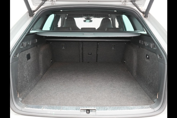 Škoda Superb Combi 1.4 TSI iV Sportline Business PHEV 218pk Dealer O.H. | Trekhaak Af Fabriek | Adaptive Cruise | 360 Camera | Canton Audio | Alcantara Sportstoelen Memory & Verwarmd | Sfeerverlichting | Stuur Verwarmd | Blis | Keyless | Apple Carplay | DAB | Plug In Hybrid |