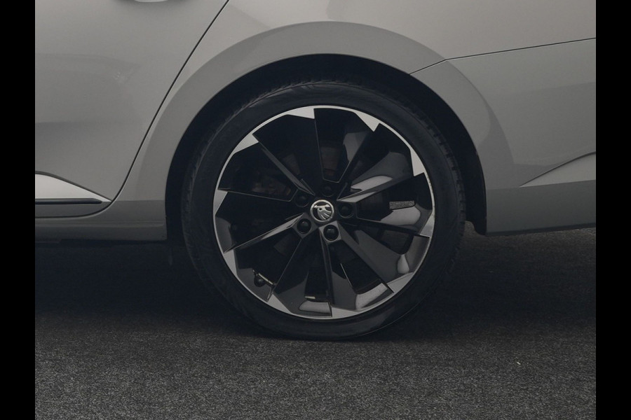 Škoda Superb Combi 1.4 TSI iV Sportline Business PHEV 218pk Dealer O.H. | Trekhaak Af Fabriek | Adaptive Cruise | 360 Camera | Canton Audio | Alcantara Sportstoelen Memory & Verwarmd | Sfeerverlichting | Stuur Verwarmd | Blis | Keyless | Apple Carplay | DAB | Plug In Hybrid |