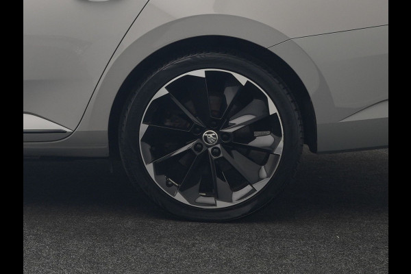 Škoda Superb Combi 1.4 TSI iV Sportline Business PHEV 218pk Dealer O.H. | Trekhaak Af Fabriek | Adaptive Cruise | 360 Camera | Canton Audio | Alcantara Sportstoelen Memory & Verwarmd | Sfeerverlichting | Stuur Verwarmd | Blis | Keyless | Apple Carplay | DAB | Plug In Hybrid |