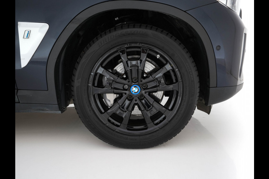 BMW iX3 Executive 80 kWh [ 3-Fase ] {SOH-98%} (INCL-BTW) Aut. *PANO | HEAD-UP | LEATHER | ADAPTIVE-CRUISE | FULL-LED | BLIND-SPOT | MEMORY-PACK | DIGI-COCKPIT | HEATED-COMFORTSEATS | KEYLESS | TOP-VIEW | DAB+ | TOWBAR | 19''ALU*