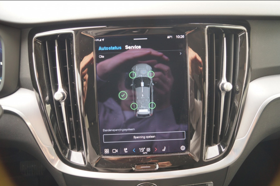 Volvo V60 2.0 B4 197pk Automaat Core -NAVI-ECC-LED-CAM-
