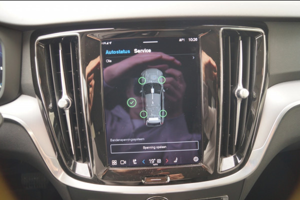 Volvo V60 2.0 B4 197pk Automaat Core -NAVI-ECC-LED-CAM-