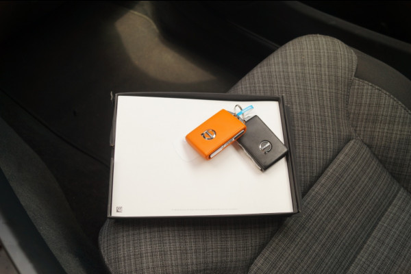 Volvo V60 2.0 B4 197pk Automaat Core -NAVI-ECC-LED-CAM-