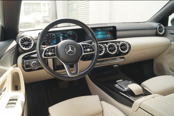 Mercedes-Benz CLA-Klasse Shooting Brake 200 163pk Automaat Business Solution Luxury -LEER-