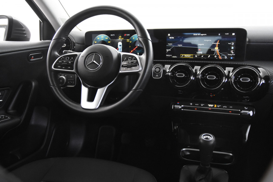 Mercedes-Benz A-Klasse 180 *1ste Eigenaar*Widescreen*Navigatie*Stoelverwarming*PDC*