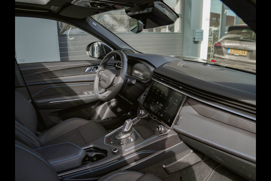 Lynk & Co 01 1.5 Black Edition Zwarte Dakhemel|Panoramadak|Trekhaak|Camera|ACC|Stoelverwarming|Navi|Carplay