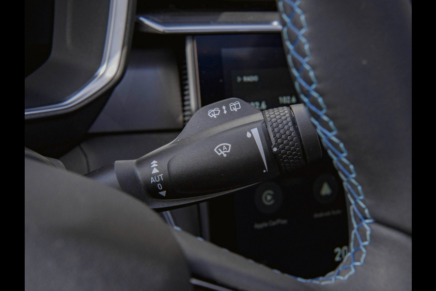 Lynk & Co 01 1.5 Black Edition Zwarte Dakhemel|Panoramadak|Trekhaak|Camera|ACC|Stoelverwarming|Navi|Carplay