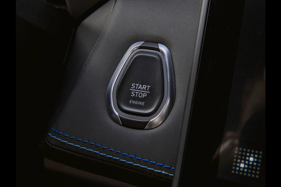 Lynk & Co 01 1.5 Black Edition Zwarte Dakhemel|Panoramadak|Trekhaak|Camera|ACC|Stoelverwarming|Navi|Carplay