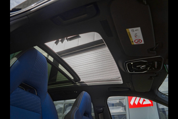 Lynk & Co 01 1.5 Black Edition Zwarte Dakhemel|Panoramadak|Trekhaak|Camera|ACC|Stoelverwarming|Navi|Carplay