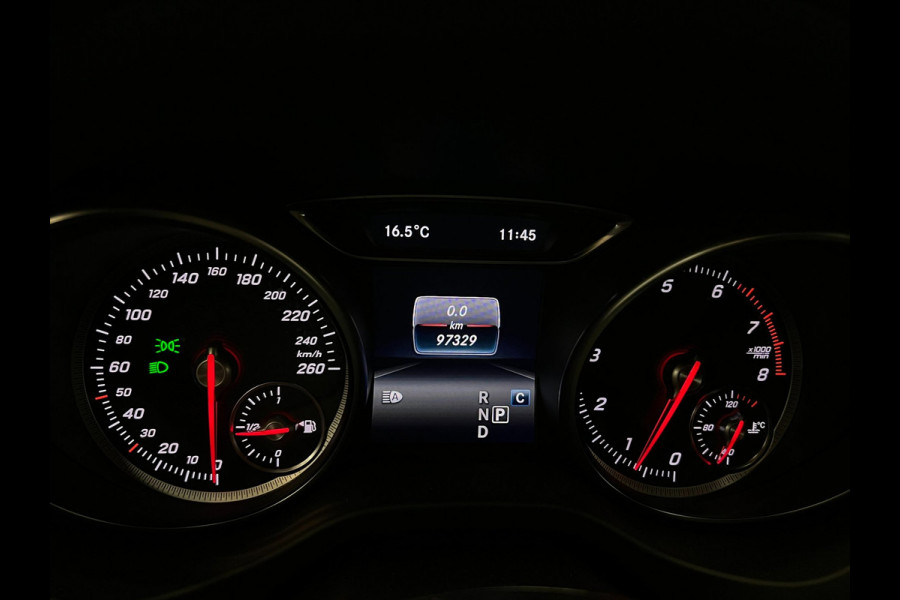 Mercedes-Benz CLA-Klasse Shooting Brake 200 / AMG / Pano / Harman