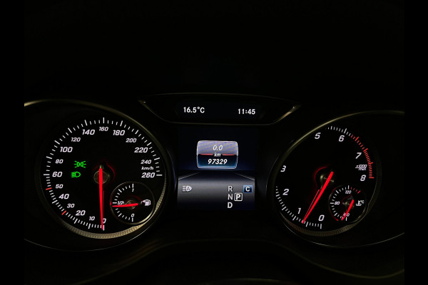 Mercedes-Benz CLA-Klasse Shooting Brake 200 / AMG / Pano / Harman