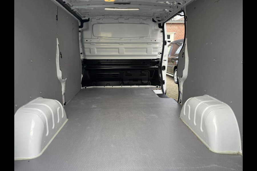 Renault Trafic 2.0 dCi E6 150pk Automaat L2 Comfort 3p BPM Vrij! Lease €330 p/m, PDC, Led, Airco, Trekhaak, Cruise controle, Onderhoudshistorie aanwezig