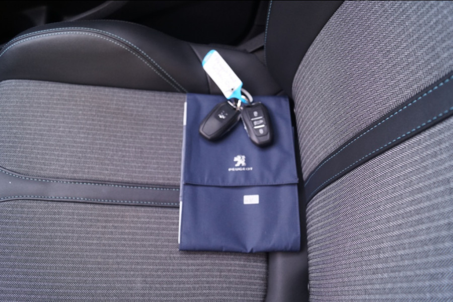 Peugeot 3008 1.2 PureTech 130pk Allure -NAVI-ECC-PDC-CRUISE-