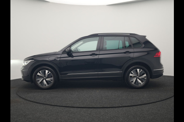 Volkswagen Tiguan 1.4 TSI eHybrid Elegance PHEV 245pk | Adaptive Cruise | Camera | IQ Light | Alcantara Comfortstoelen Massage & Verwarmd | Apple Carplay | Stuur Verwarmd | Navigatie | DAB | Plug In Hybrid |