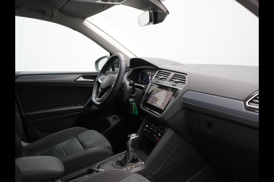 Volkswagen Tiguan 1.4 TSI eHybrid Elegance PHEV 245pk | Adaptive Cruise | Camera | IQ Light | Alcantara Comfortstoelen Massage & Verwarmd | Apple Carplay | Stuur Verwarmd | Navigatie | DAB | Plug In Hybrid |