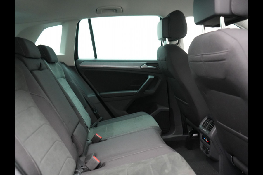 Volkswagen Tiguan 1.4 TSI eHybrid Elegance PHEV 245pk | Adaptive Cruise | Camera | IQ Light | Alcantara Comfortstoelen Massage & Verwarmd | Apple Carplay | Stuur Verwarmd | Navigatie | DAB | Plug In Hybrid |