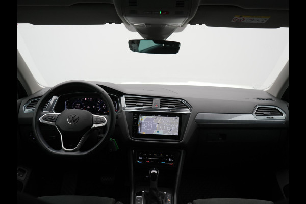 Volkswagen Tiguan 1.4 TSI eHybrid Elegance PHEV 245pk | Adaptive Cruise | Camera | IQ Light | Alcantara Comfortstoelen Massage & Verwarmd | Apple Carplay | Stuur Verwarmd | Navigatie | DAB | Plug In Hybrid |