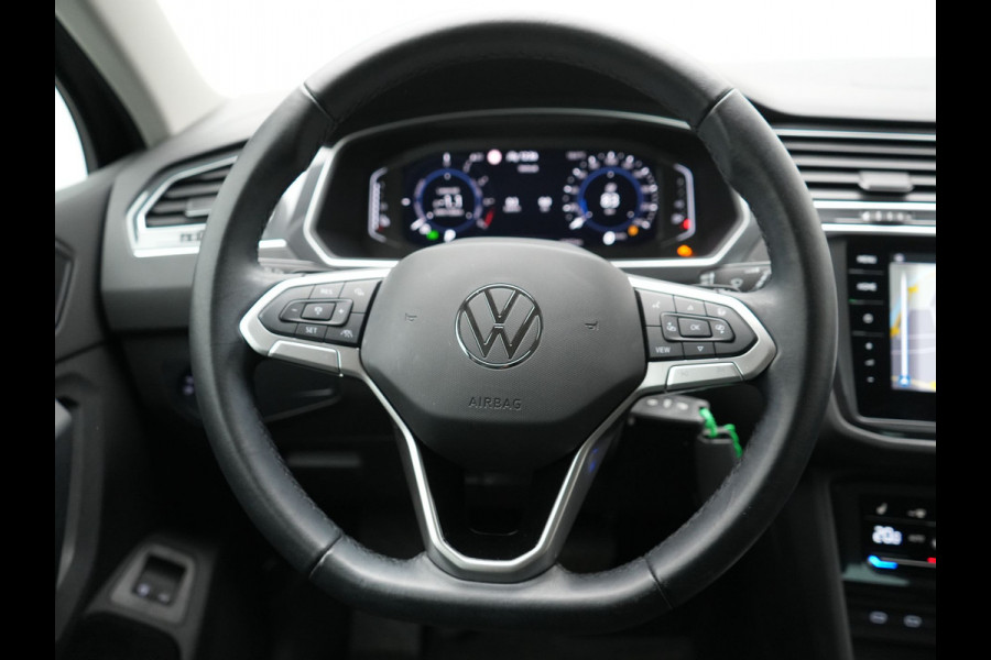 Volkswagen Tiguan 1.4 TSI eHybrid Elegance PHEV 245pk | Adaptive Cruise | Camera | IQ Light | Alcantara Comfortstoelen Massage & Verwarmd | Apple Carplay | Stuur Verwarmd | Navigatie | DAB | Plug In Hybrid |