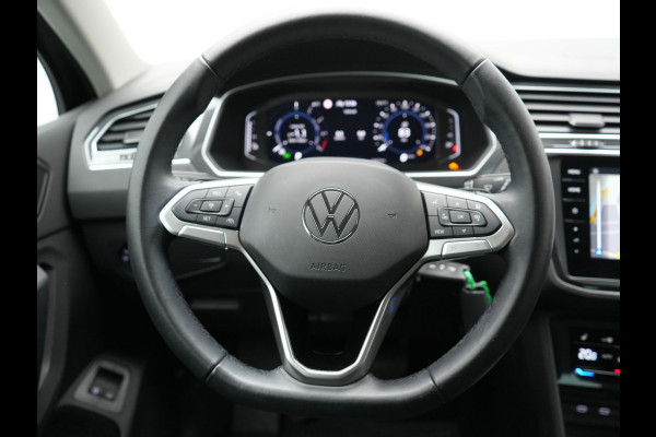 Volkswagen Tiguan 1.4 TSI eHybrid Elegance PHEV 245pk | Adaptive Cruise | Camera | IQ Light | Alcantara Comfortstoelen Massage & Verwarmd | Apple Carplay | Stuur Verwarmd | Navigatie | DAB | Plug In Hybrid |