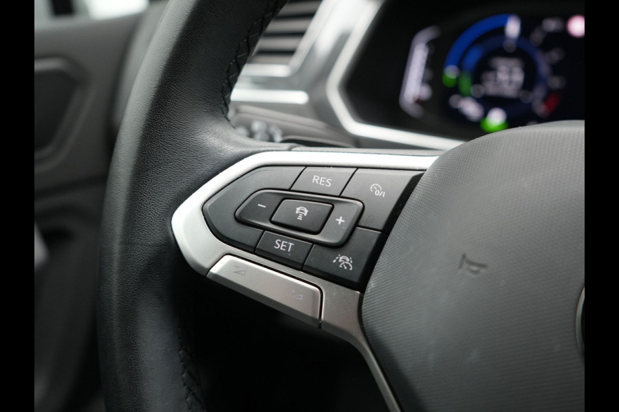 Volkswagen Tiguan 1.4 TSI eHybrid Elegance PHEV 245pk | Adaptive Cruise | Camera | IQ Light | Alcantara Comfortstoelen Massage & Verwarmd | Apple Carplay | Stuur Verwarmd | Navigatie | DAB | Plug In Hybrid |
