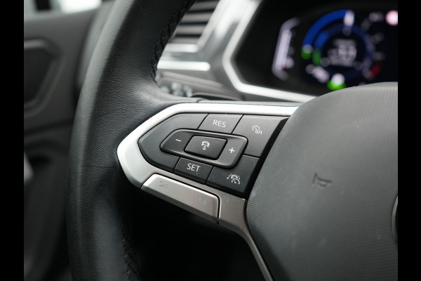 Volkswagen Tiguan 1.4 TSI eHybrid Elegance PHEV 245pk | Adaptive Cruise | Camera | IQ Light | Alcantara Comfortstoelen Massage & Verwarmd | Apple Carplay | Stuur Verwarmd | Navigatie | DAB | Plug In Hybrid |