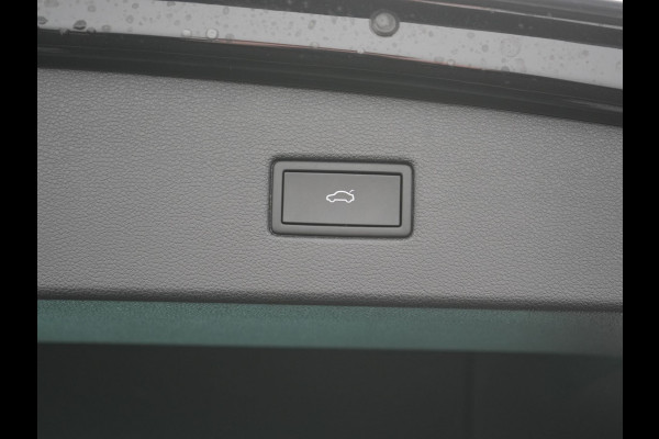 Volkswagen Tiguan 1.4 TSI eHybrid Elegance PHEV 245pk | Adaptive Cruise | Camera | IQ Light | Alcantara Comfortstoelen Massage & Verwarmd | Apple Carplay | Stuur Verwarmd | Navigatie | DAB | Plug In Hybrid |