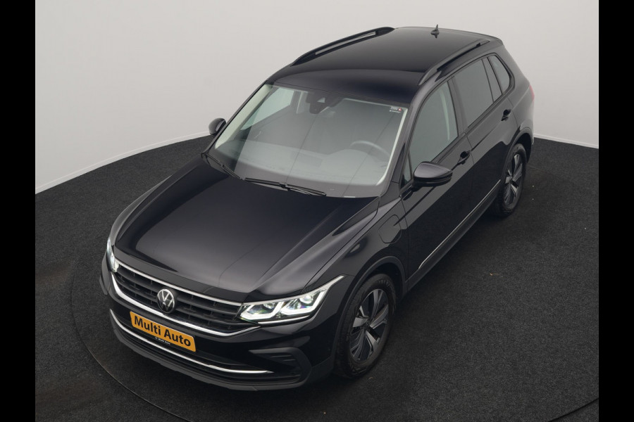 Volkswagen Tiguan 1.4 TSI eHybrid Elegance PHEV 245pk | Adaptive Cruise | Camera | IQ Light | Alcantara Comfortstoelen Massage & Verwarmd | Apple Carplay | Stuur Verwarmd | Navigatie | DAB | Plug In Hybrid |